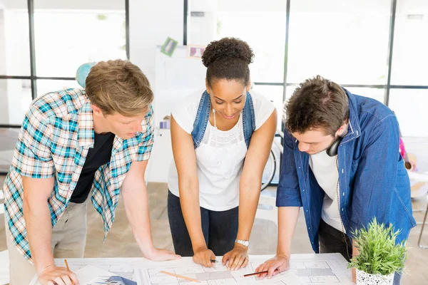 Young office workers or students as a team — Stock Photo, Image