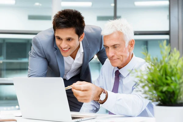 Trabajar juntos de manera efectiva — Foto de Stock