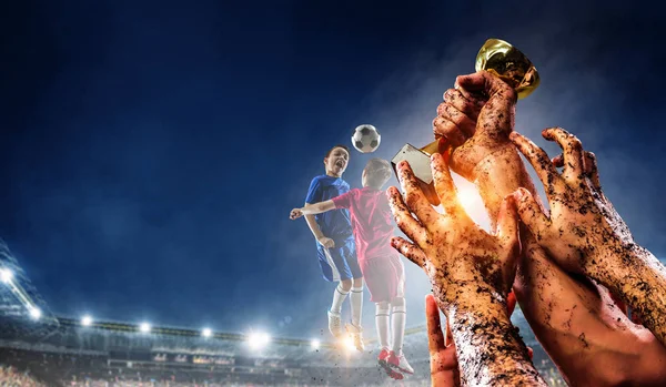 Büyük zaferini kutluyor. Karışık teknik