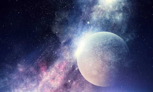 Yıldızlı gökyüzü ve ay. Karışık teknik