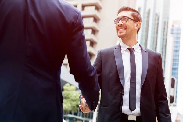 Two businessmen shaking their hands — Stock Photo, Image