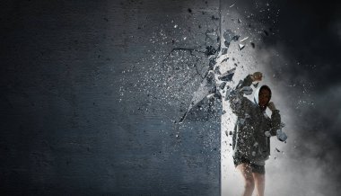 Genç boksör kadın. Karışık teknik