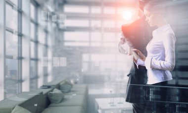 Modern iş tarzı. Karışık teknik