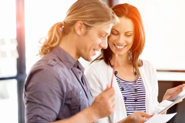 İki genç iş adamları Office görüntü