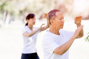 İnsanlar Park Thai chi