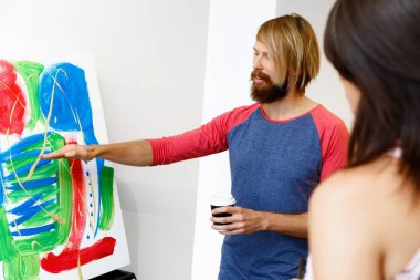 Bir galeri ve düşünüyor sanat gençler