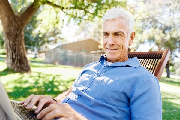 Komuta sizde parkta oturan defter ile