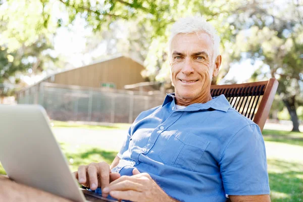 Komuta sizde parkta oturan defter ile