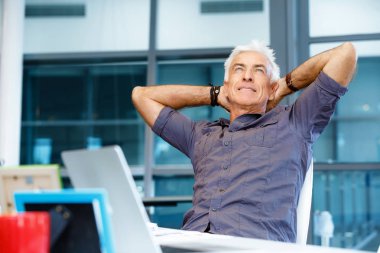 ofis yakışıklı işadamı