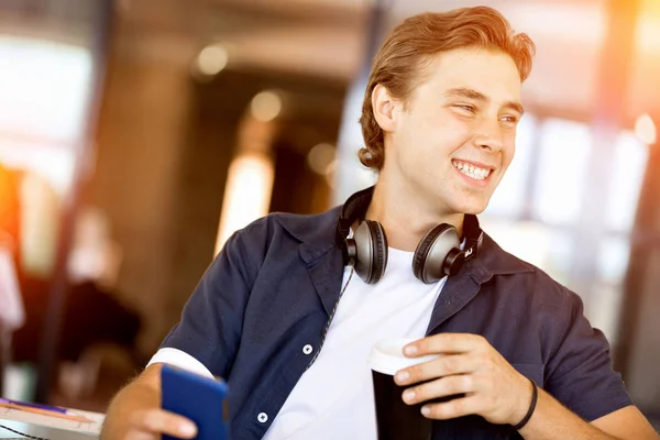 Confident young man in smart casual wear holding phone — Stock Photo, Image