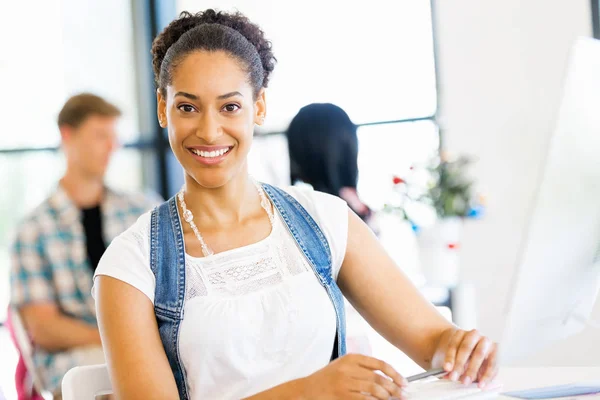 Portrait of smiling afro-american office worker sitting in offfice — Stock Photo, Image