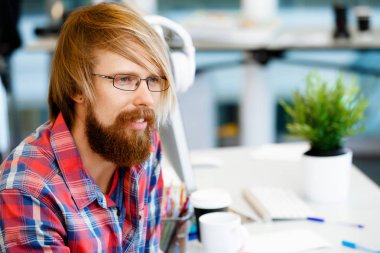 ofis yakışıklı işadamı