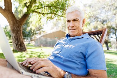 Komuta sizde parkta oturan defter ile