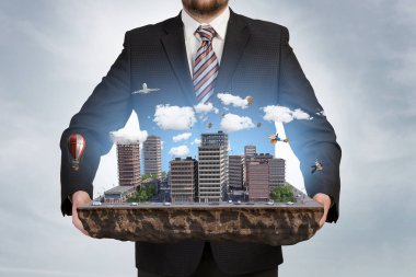 Man sunan inşaat modeli. Karışık teknik