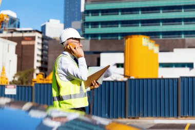 İnşaat alanında mühendis.