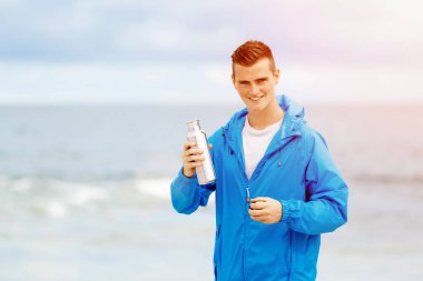 adam bir spor Şişeden içme