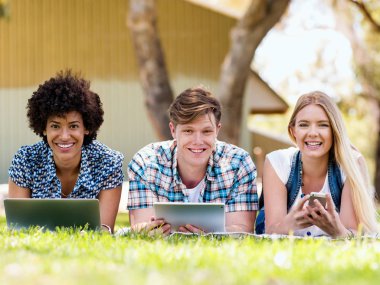 Yaz, internet, eğitim, kampüs ve öğrenci kavramı