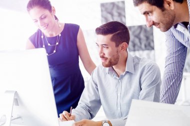 Modern ofisteki iş adamları