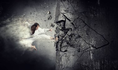 Kimono ara duvar adam. Karışık teknik