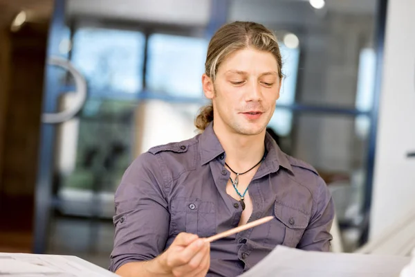 Young man in casual in office — Stock Photo, Image