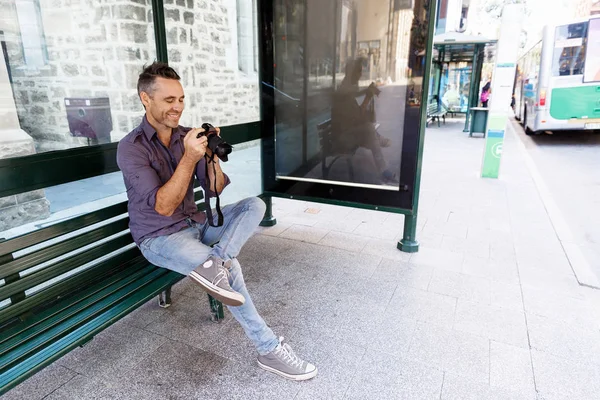 Male photographer taking picture — Stock Photo, Image