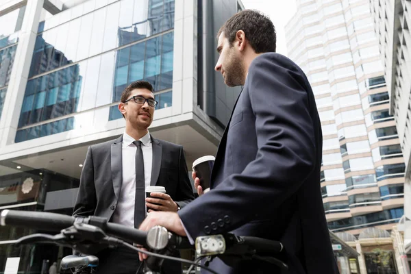 Bisikletli genç işadamları