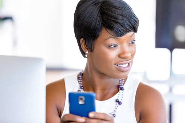 Portrait of smiling business woman with mobile — Stock Photo, Image