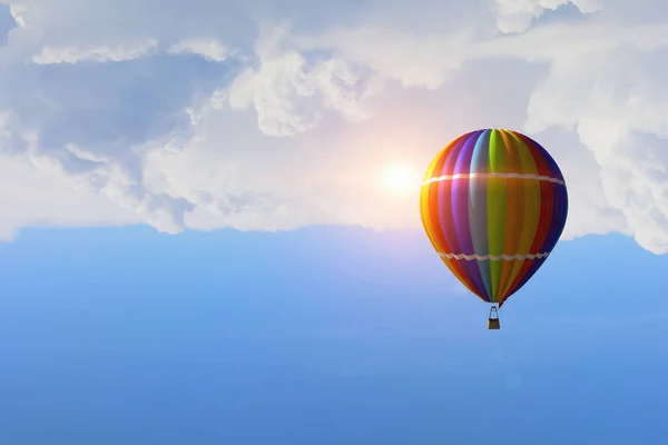 Aerostat zwevend in de lucht van de dag. Mixed media — Stockfoto