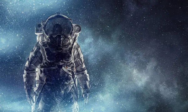 Uzay adamı serüveni. Karışık teknik