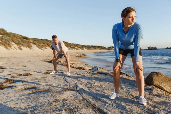 Plaj birlikte eğitim genç Çift