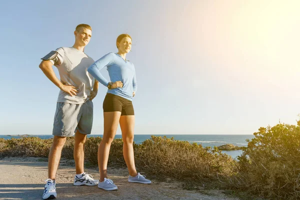 Plaj birlikte eğitim genç Çift