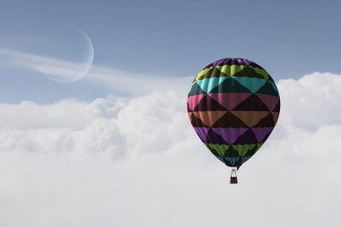 Aerostat gün gökyüzünde yüzen. Karışık teknik
