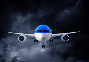 Uçak gökyüzünde. Karışık teknik