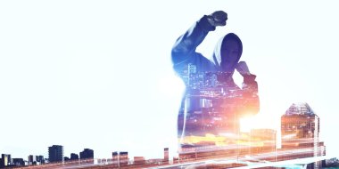 Başlığı almak için gidiyor. Karışık teknik