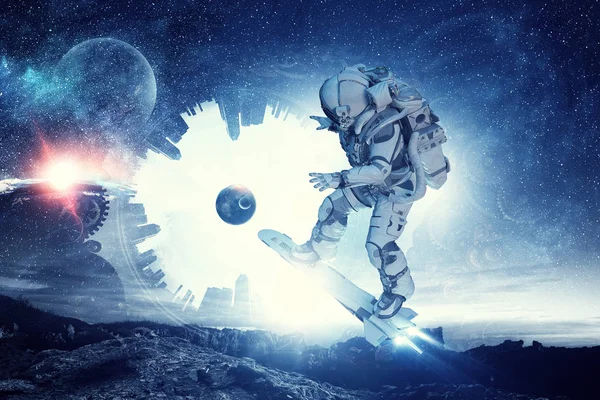 Yönetim Kurulu uçan üzerinde uzay adamı. Karışık teknik