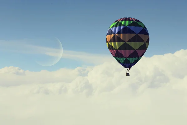 Aerostat gün gökyüzünde yüzen. Karışık teknik — Stok fotoğraf