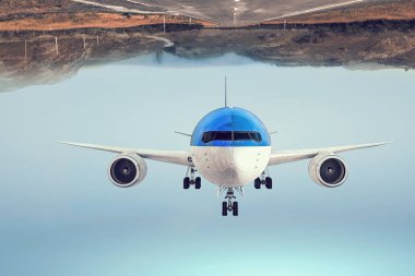 Uçak gökyüzünde. Karışık teknik