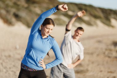 Plaj birlikte eğitim genç Çift