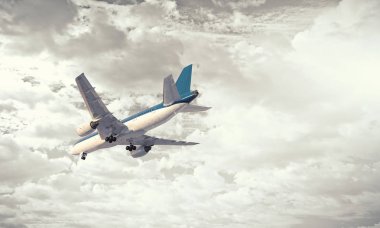 Uçak gökyüzünde. Karışık teknik