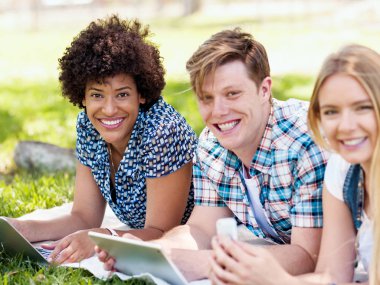 Yaz, internet, eğitim, kampüs ve öğrenci kavramı