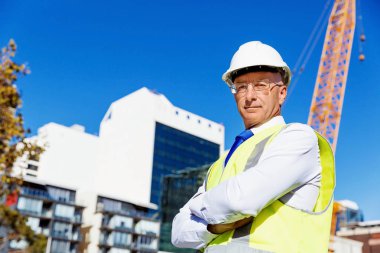 İnşaat alanında mühendis.