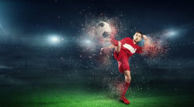 O bir şampiyon olmaya devam etmektedir. Karışık teknik