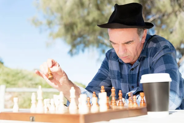 Pensando estrategia de ajedrez — Foto de Stock