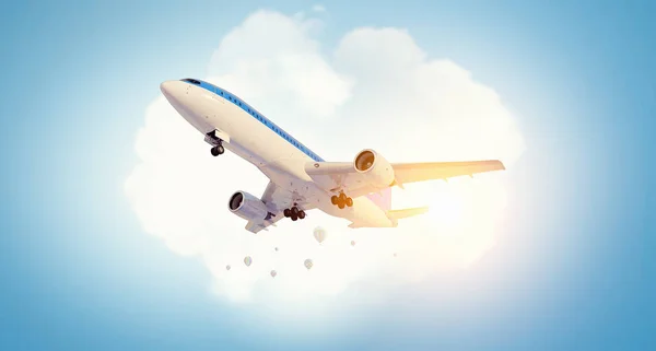 Utasszállító repülőgép az égen. Vegyes technika — Stock Fotó