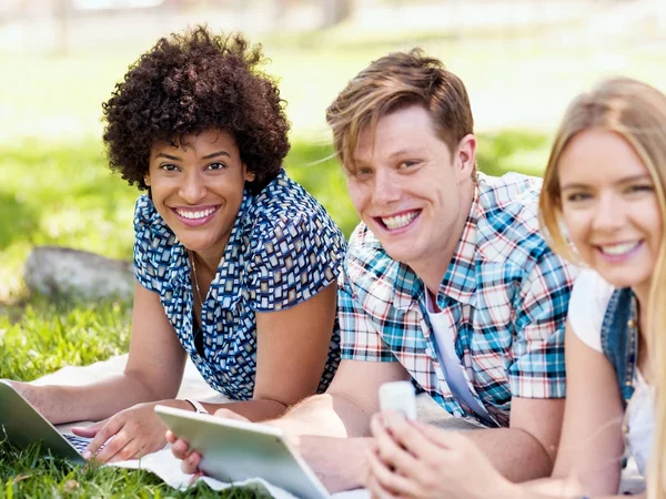 Yaz, internet, eğitim, kampüs ve öğrenci kavramı