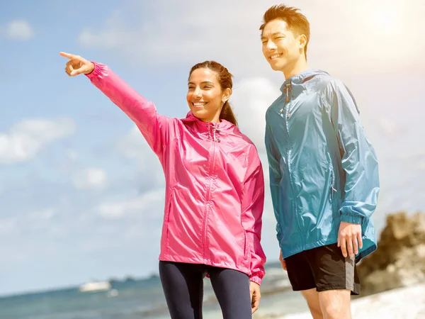 Ayakta Plajı'nda genç Çift