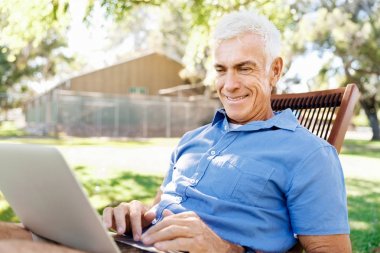 Komuta sizde parkta oturan defter ile