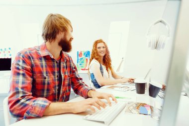 İş arkadaşları birlikte çalışma