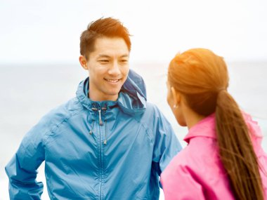 Ayakta Plajı'nda genç Çift