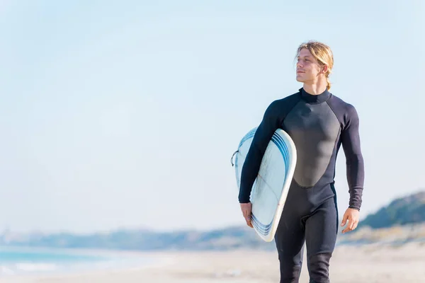 Pronti a colpire le onde — Foto Stock